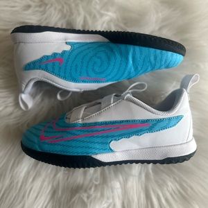 Nike Kid’s Phantom GX Academy indoor soccer shoes